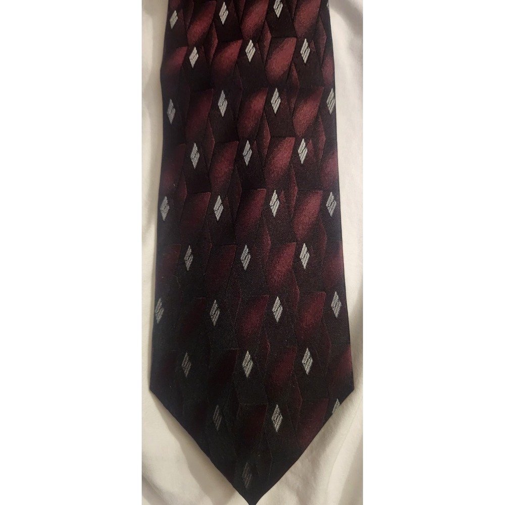 Croft & Barrow Men's 100% Silk Tie Red / Black / Silver Geometric Cube Pattern